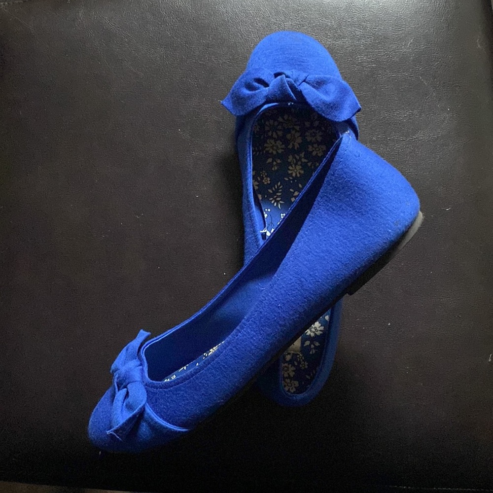 Shoes - Picture 2 of 3